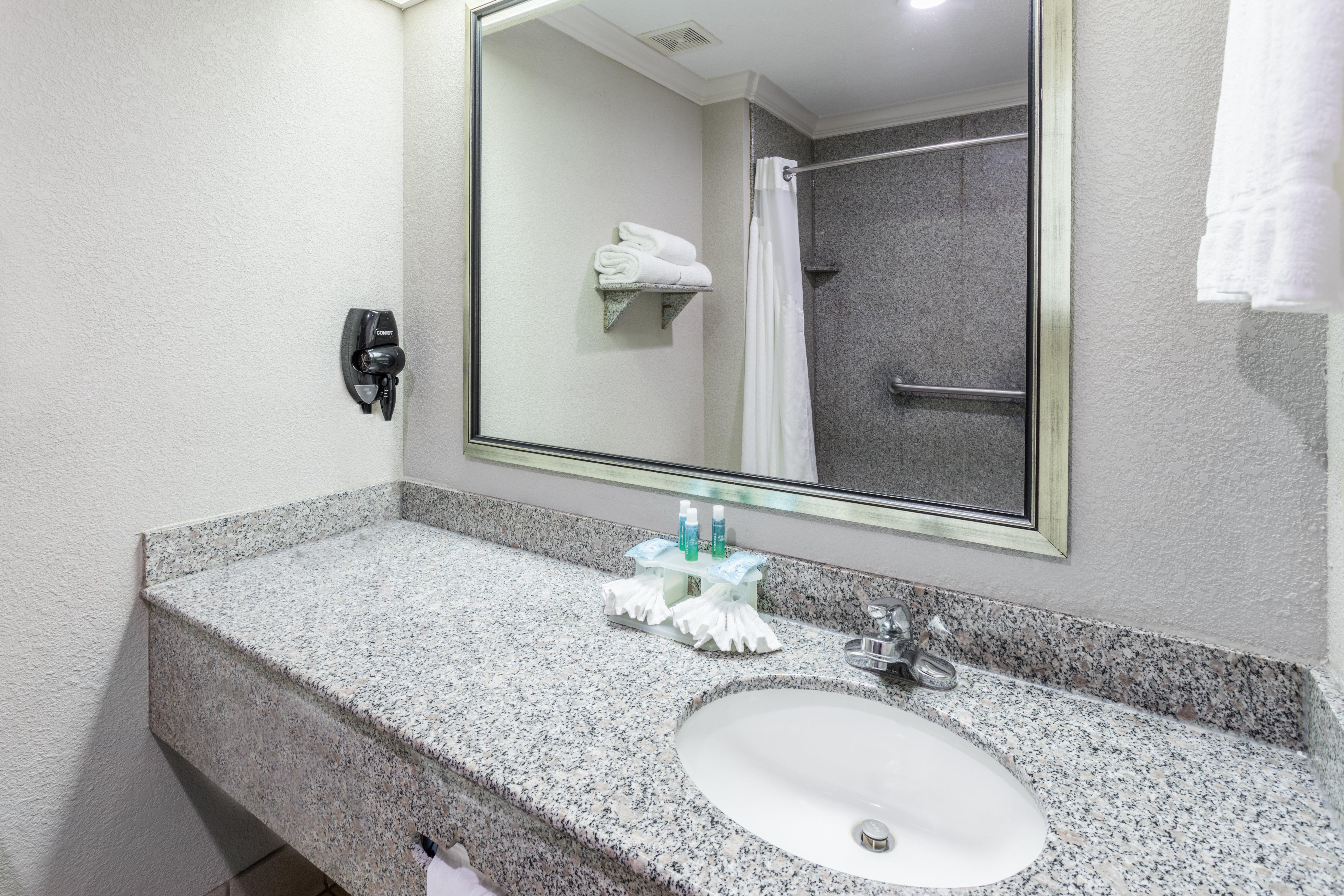 Holiday Inn Express Hotel And Suites Lake Charles By Ihg Exterior foto